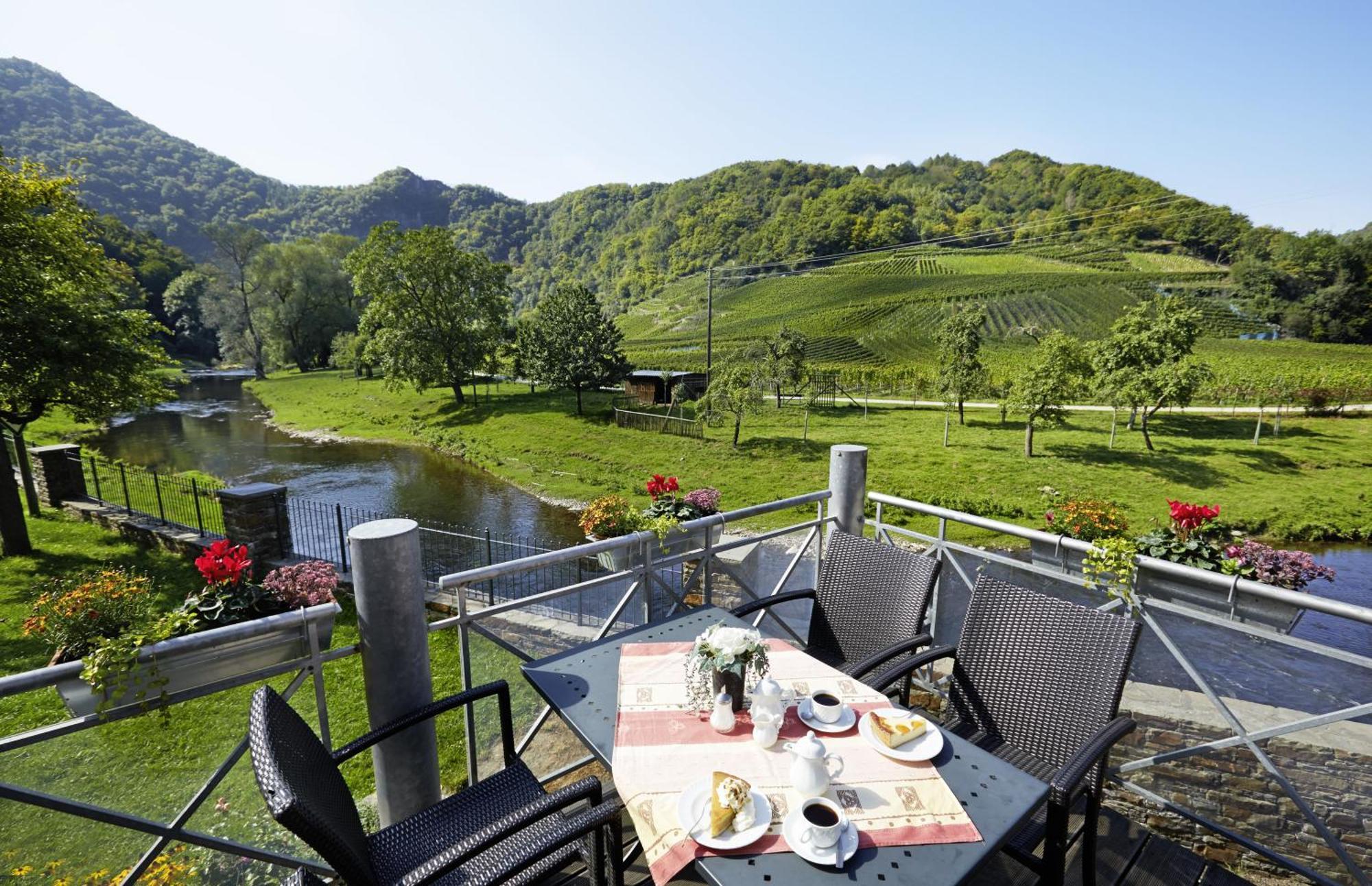 Hotel Pension Jagerstubchen Mayschoß Exteriör bild